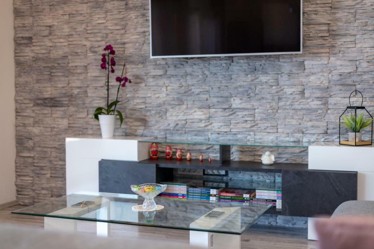 פודסטראנה Luxury Apartment Nora מראה חיצוני תמונה